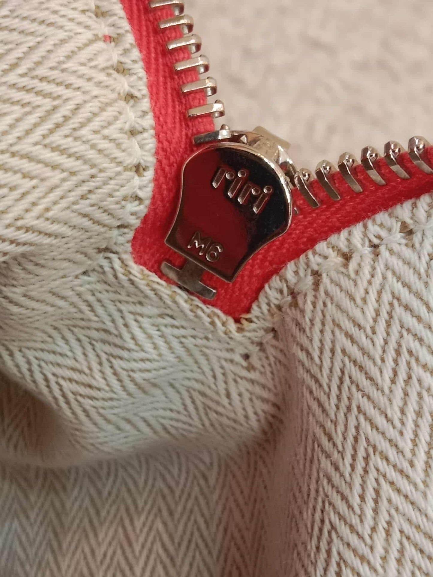 Hermes Victoria II 35 Rose Azalee Clemence Stamp P Square 2012