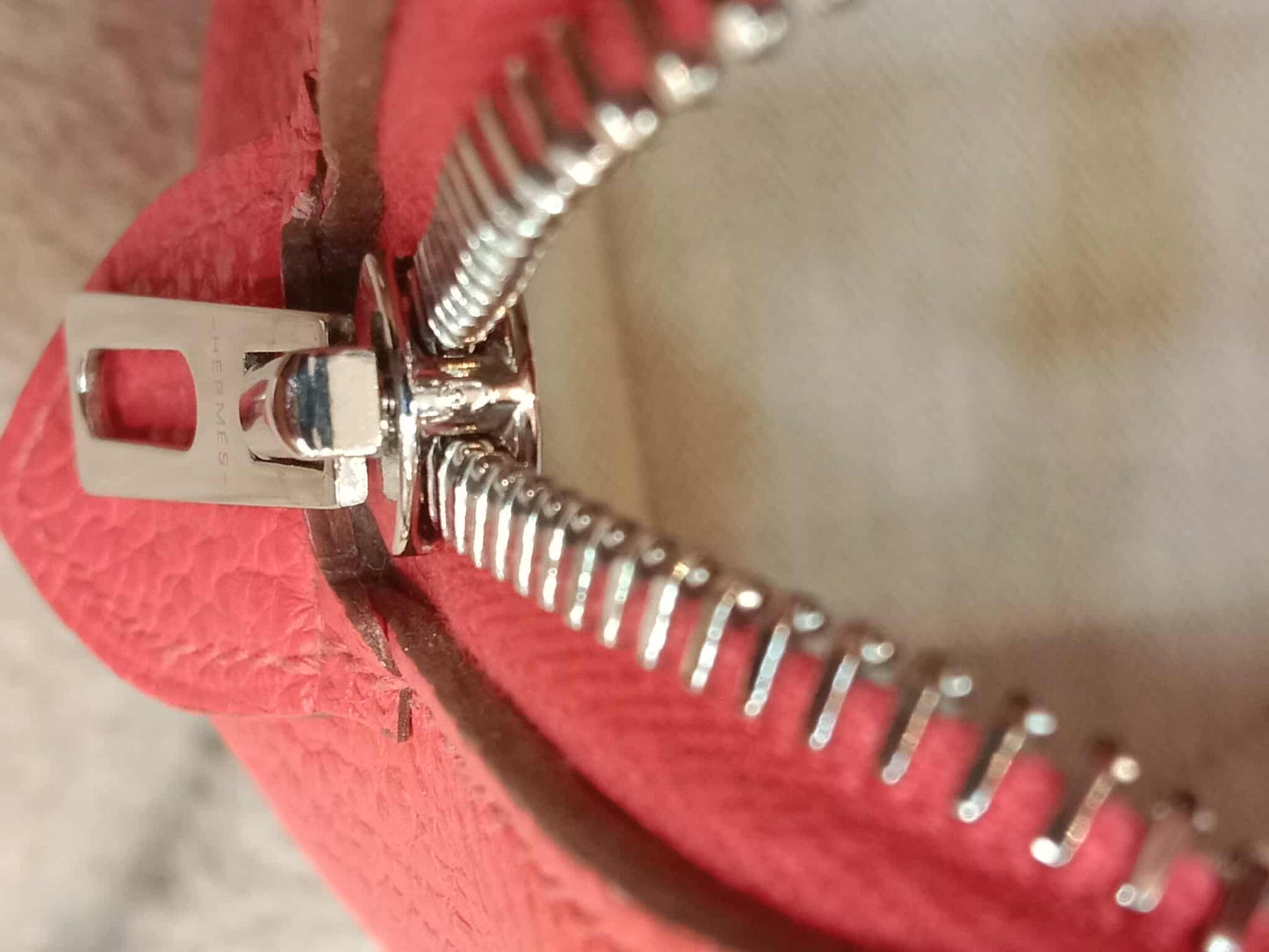 Hermes Victoria II 35 Rose Azalee Clemence Stamp P Square 2012