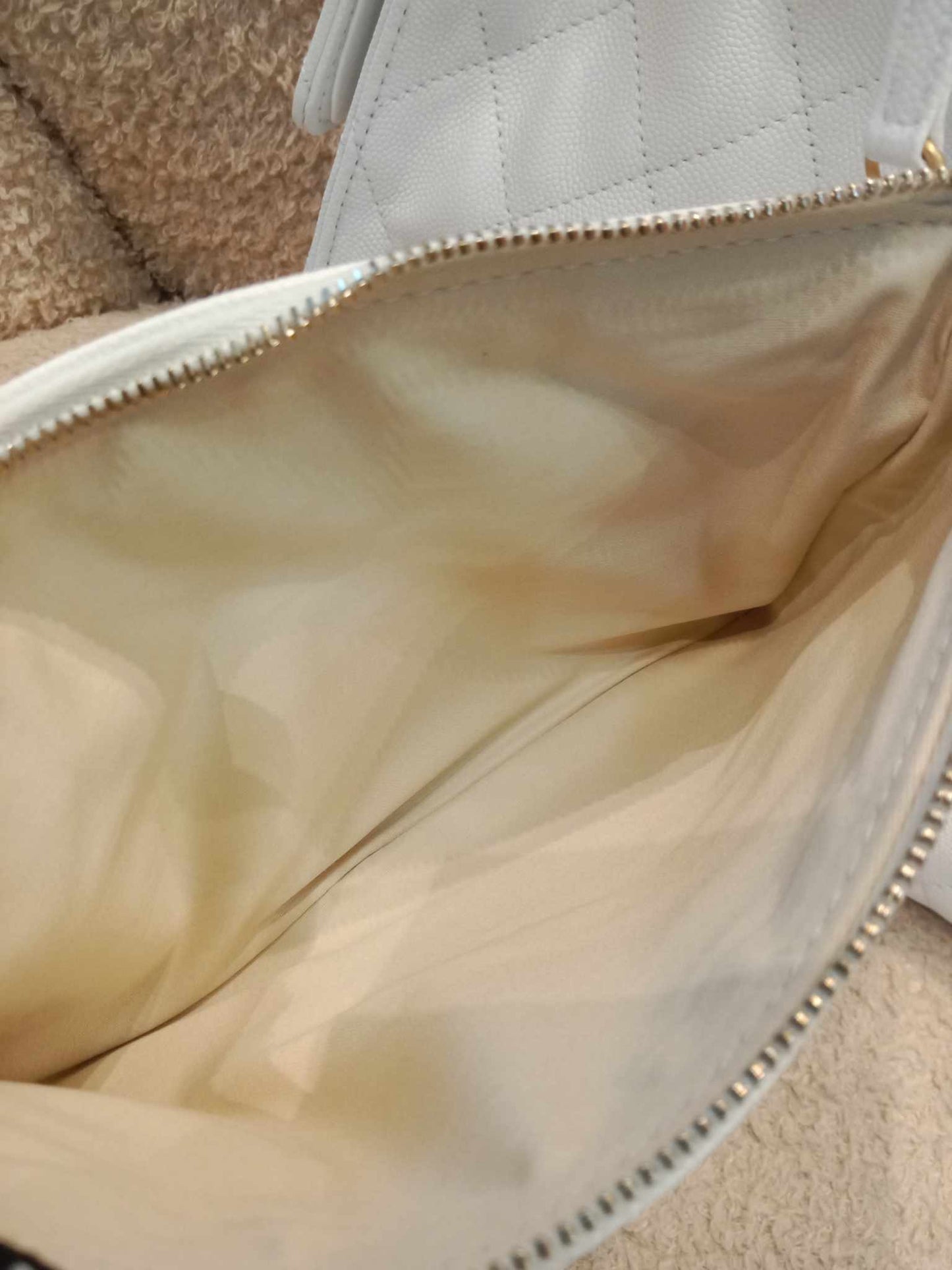Chanel 25 Medium Hobo Bag Caviar White Microchipped Brandnew