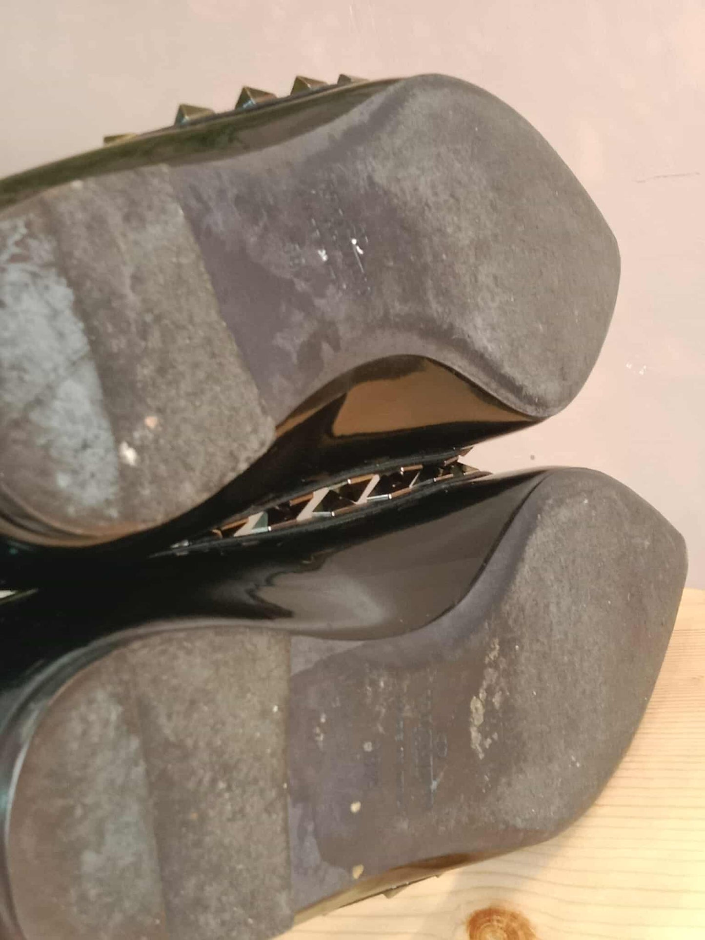 Valentino Garavani Black Patent Rockstud Pointed Toe Flat Size 38 1/2
