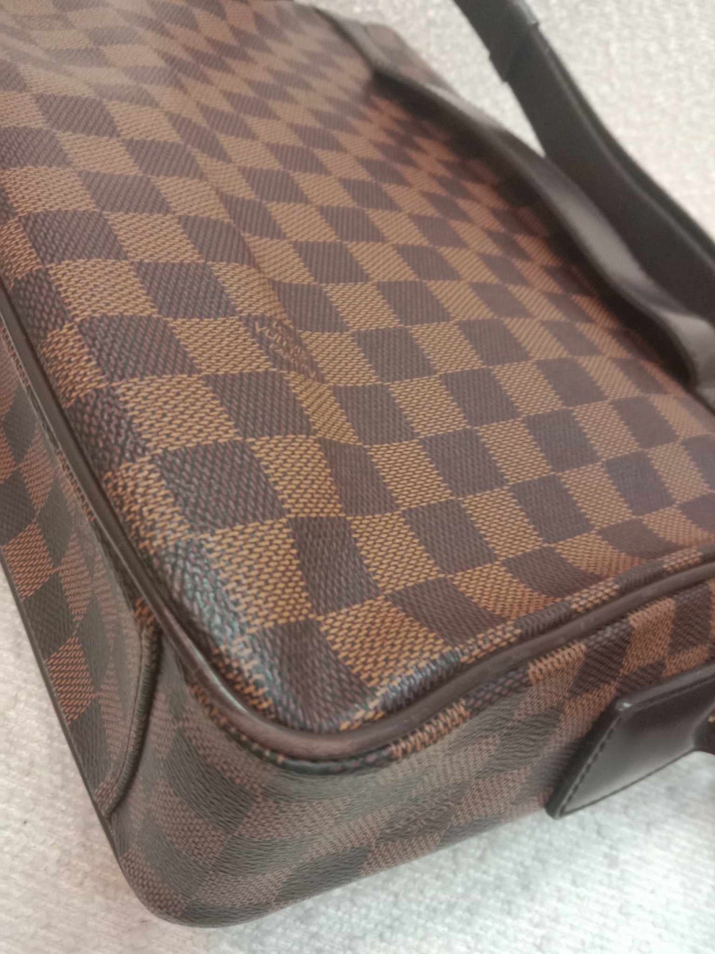 Louis Vuitton Shelton Damier Ebene MM