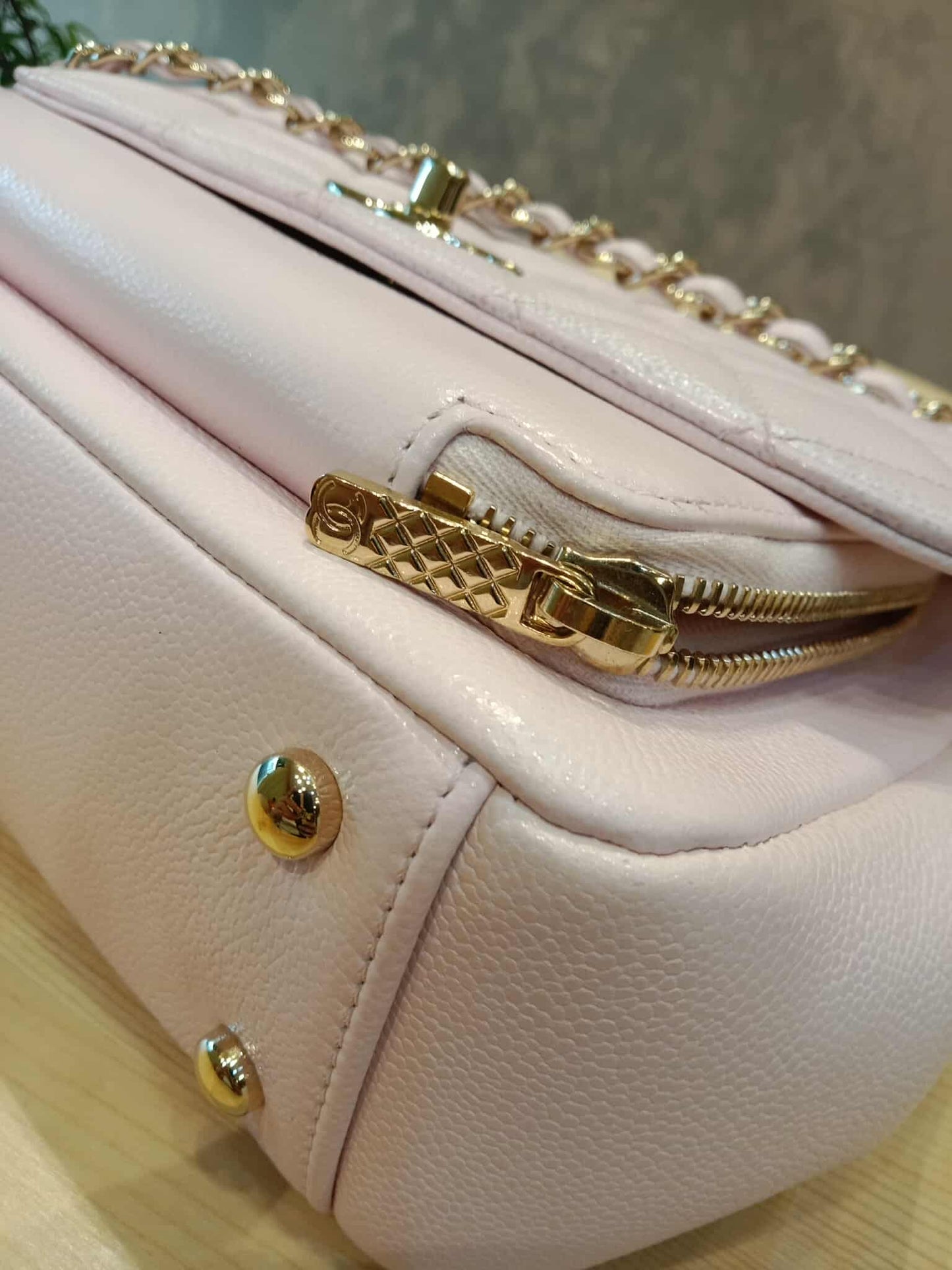 Chanel Business Affinity Light Pink Caviar Medium Microchipped