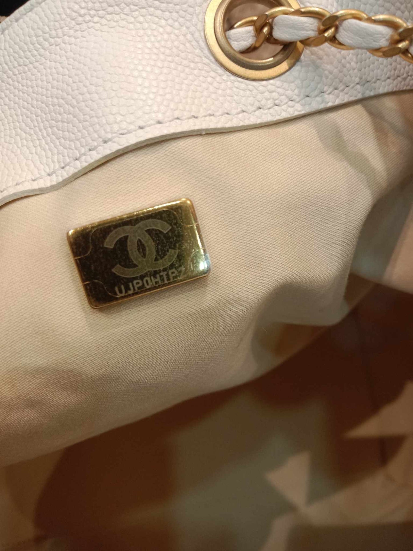 Chanel 25 Medium Hobo Bag Caviar White Microchipped Brandnew