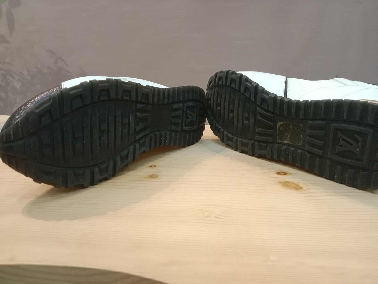 Louis Vuitton White Monogram Reverse Run Away Sneakers Size 37 (24)