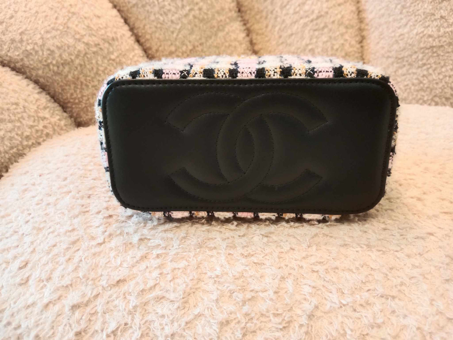 Chanel Tweed Pearlcrush Vanity Case Microchipped