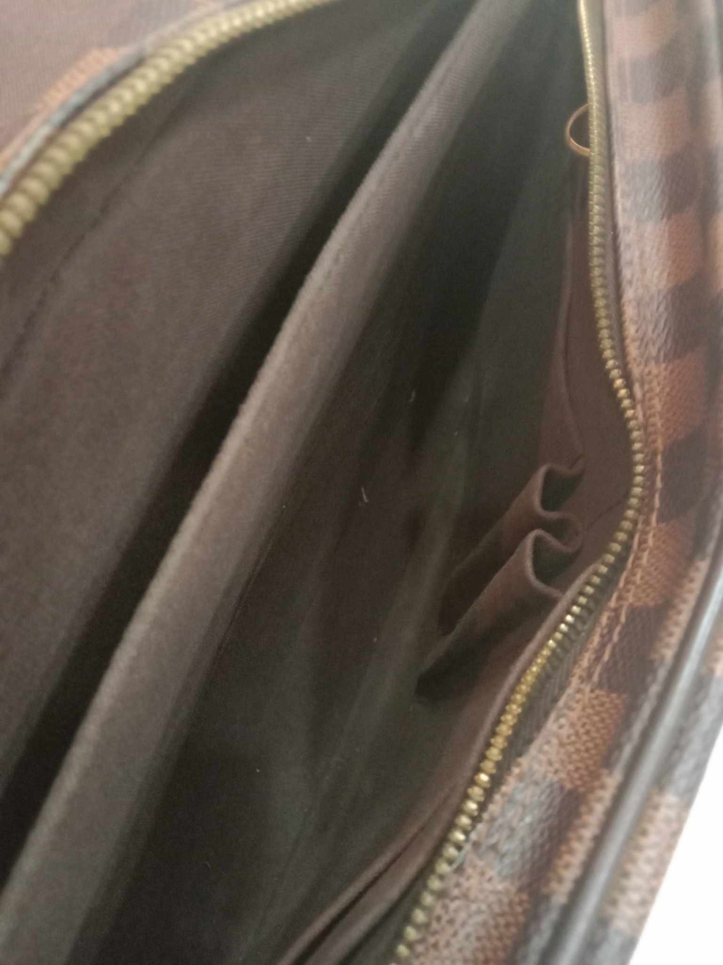 Louis Vuitton Shelton Damier Ebene MM