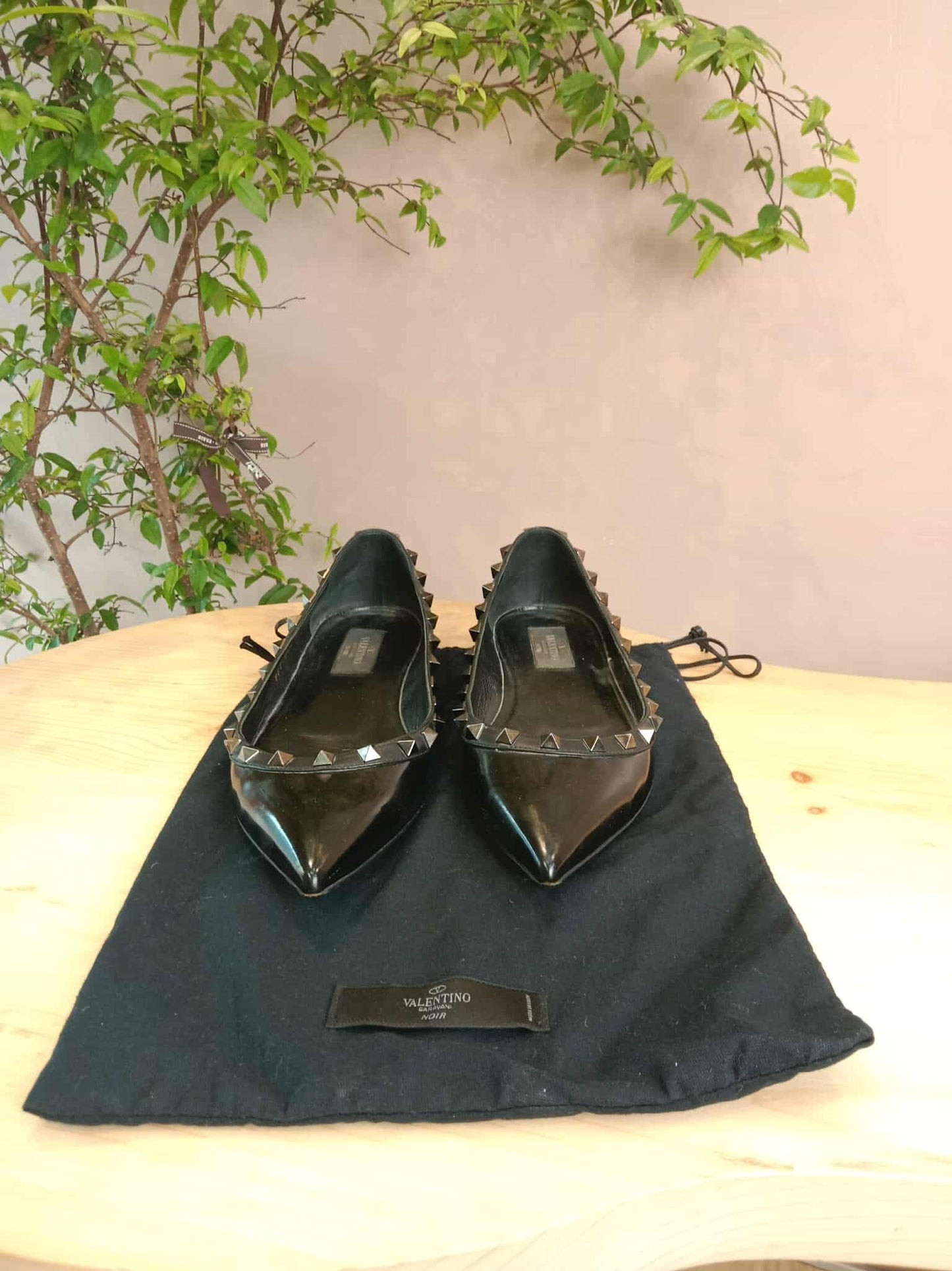 Valentino Garavani Black Patent Rockstud Pointed Toe Flat Size 38 1/2
