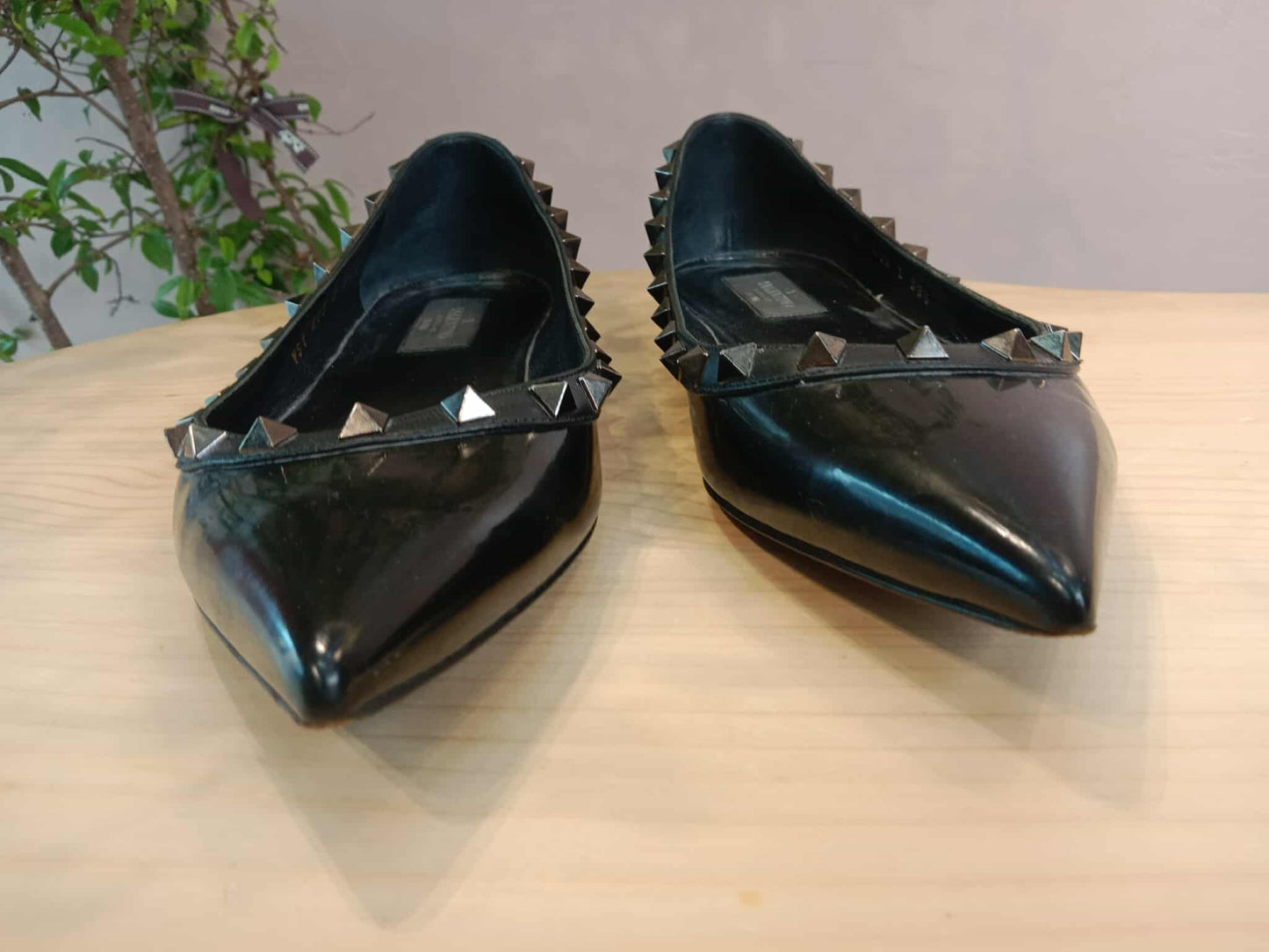Valentino Garavani Black Patent Rockstud Pointed Toe Flat Size 38 1/2