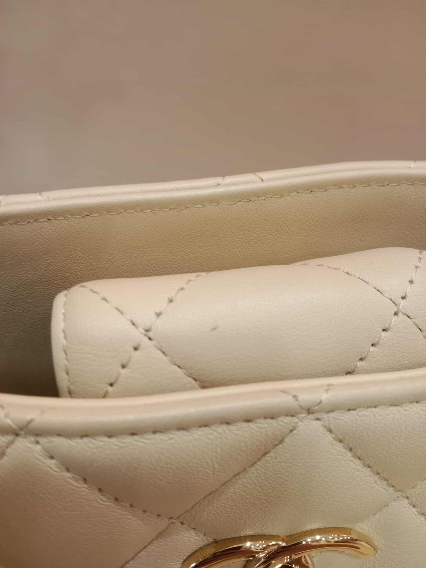Chanel Classic CC Tote Beige Lambskin Series 21