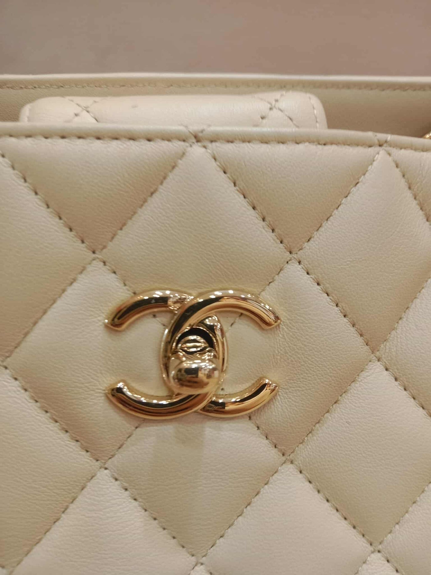 Chanel Classic CC Tote Beige Lambskin Series 21
