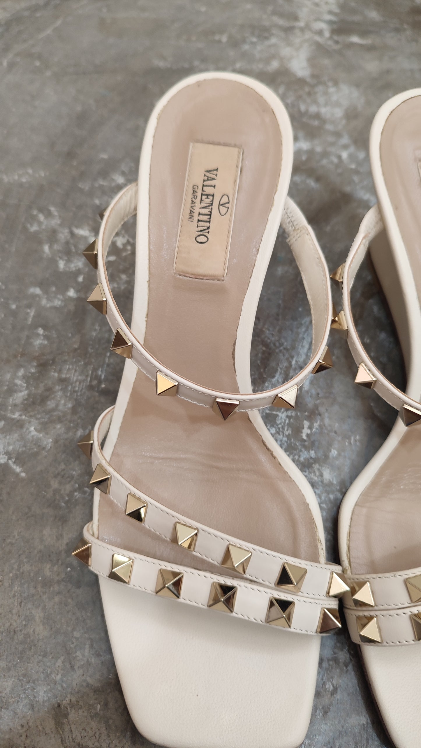 Valentino Garavani Rockstud White Sandals Size 37