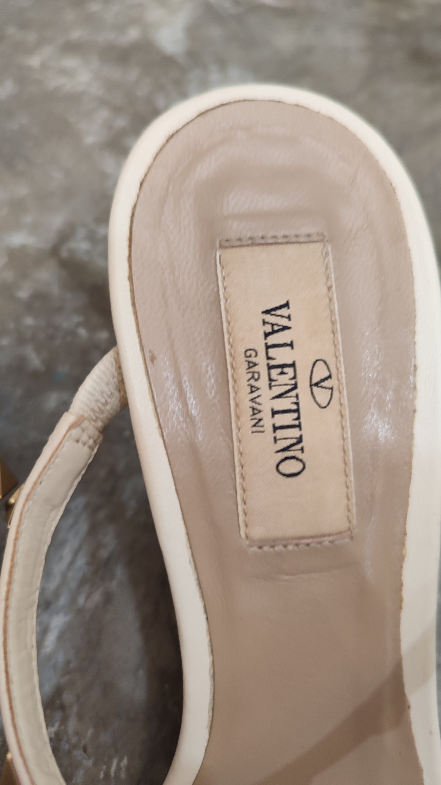 Valentino Garavani Rockstud White Sandals Size 37