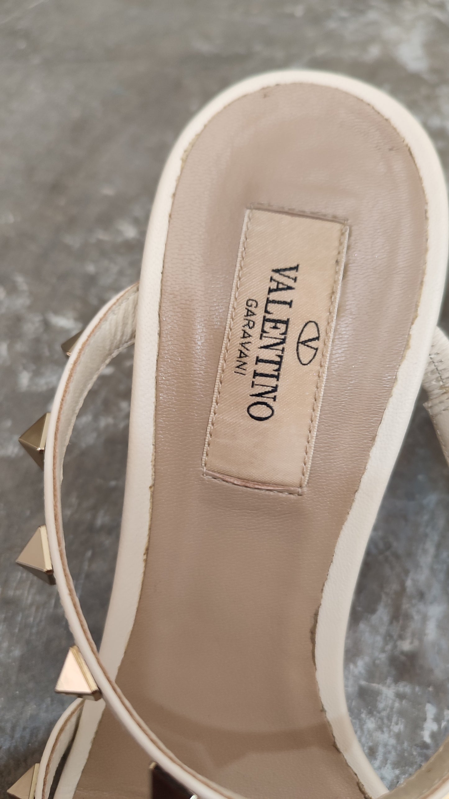 Valentino Garavani Rockstud White Sandals Size 37