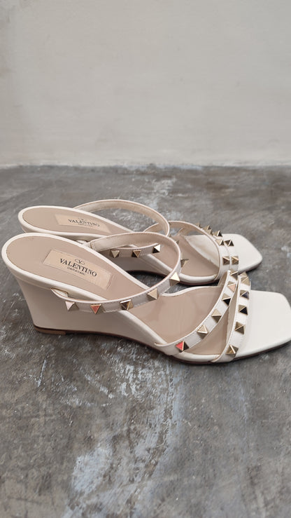Valentino Garavani Rockstud White Sandals Size 37