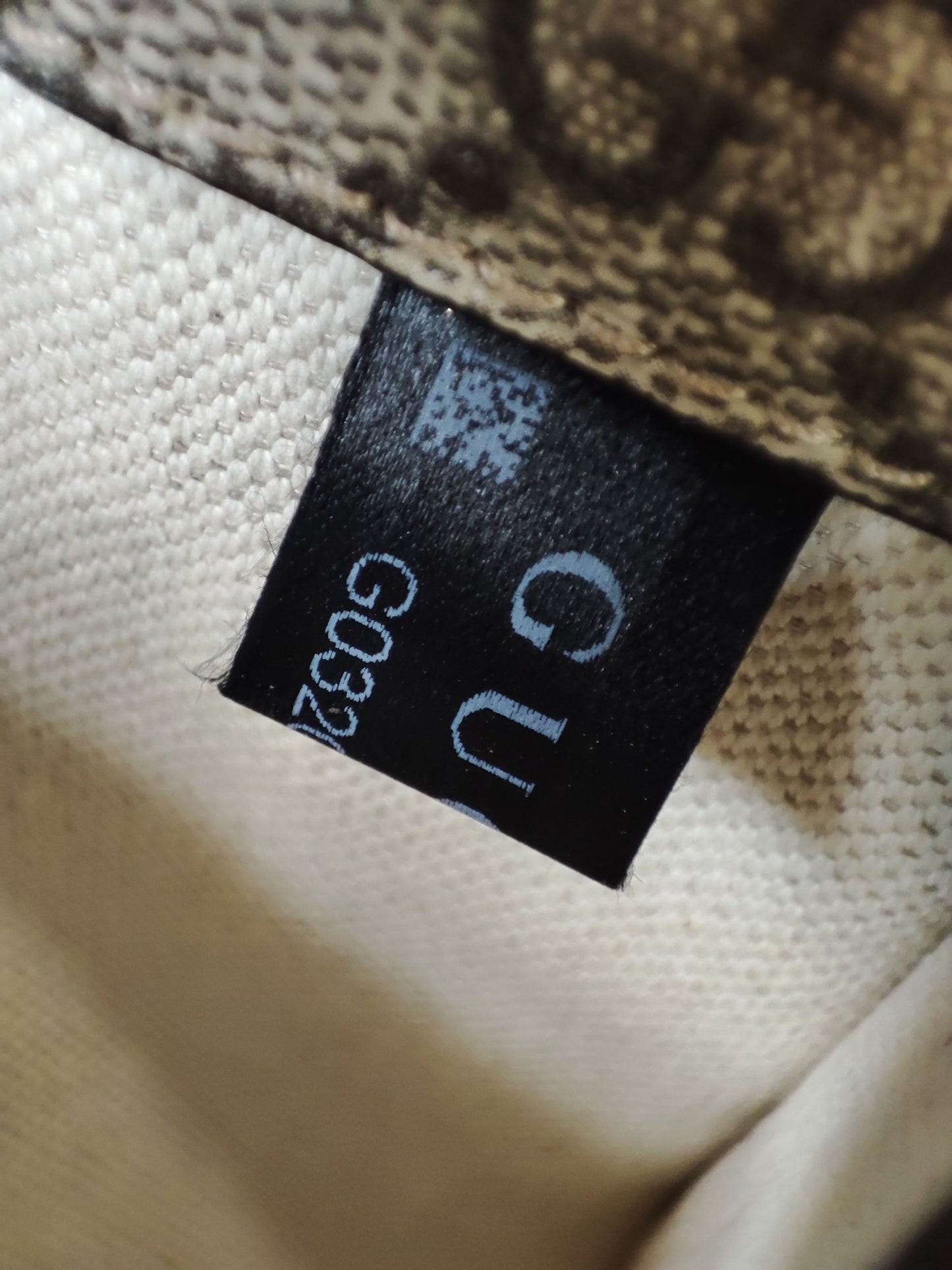Gucci GG Supreme Monogram Neo Vintage Messenger Bag