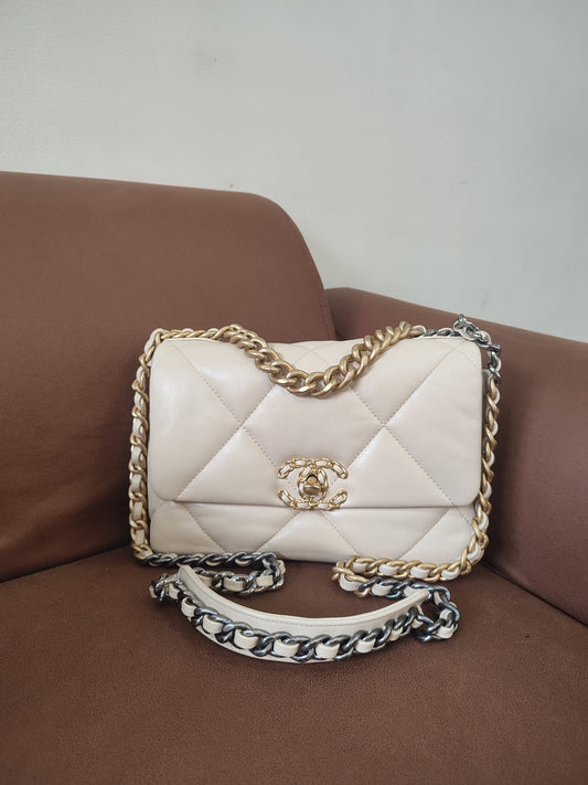 Chanel C19 Beige Small Lambskin Series 31