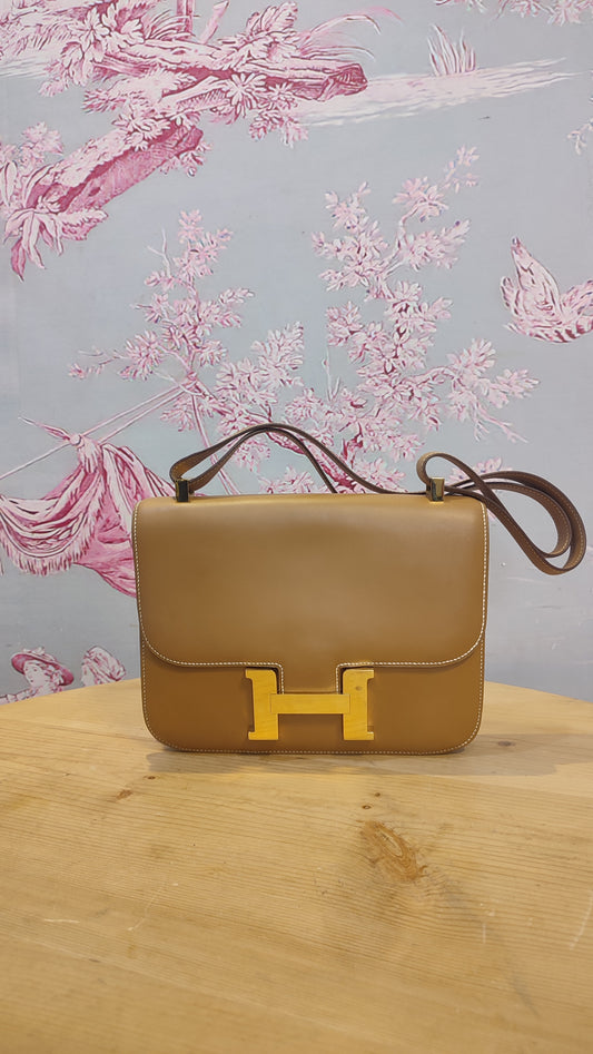 Hermes Vintage Constance 23 Chamonix Gold on Gold Stamp T Circle 1990