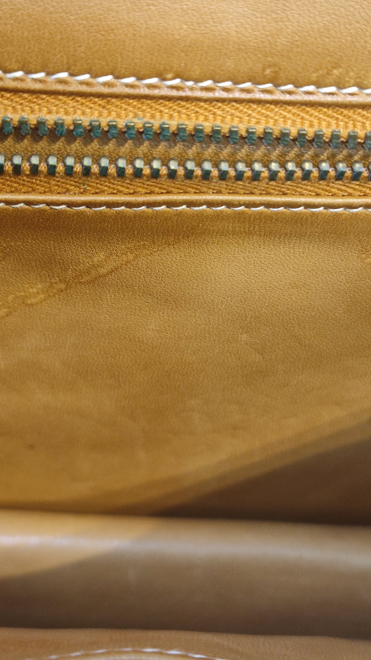 Hermes Vintage Constance 23 Chamonix Gold on Gold Stamp T Circle 1990