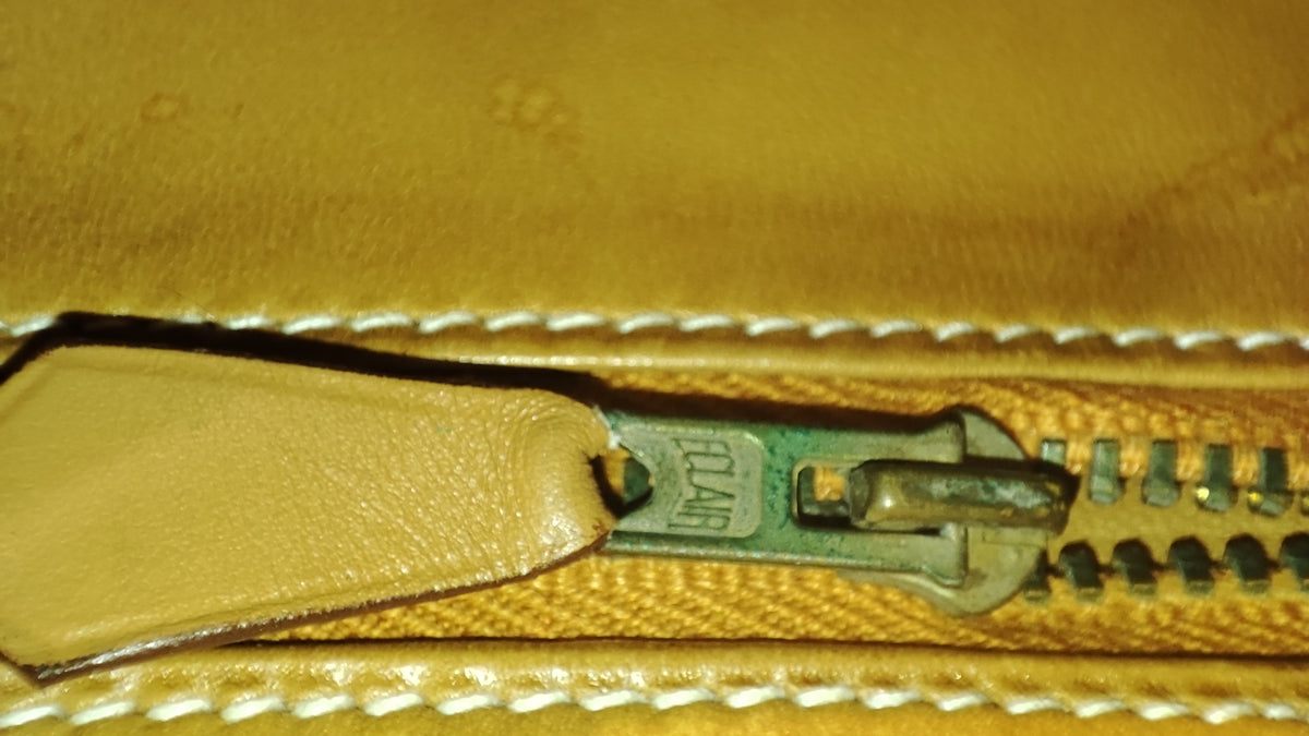 Hermes Vintage Constance 23 Chamonix Gold on Gold Stamp T Circle 1990