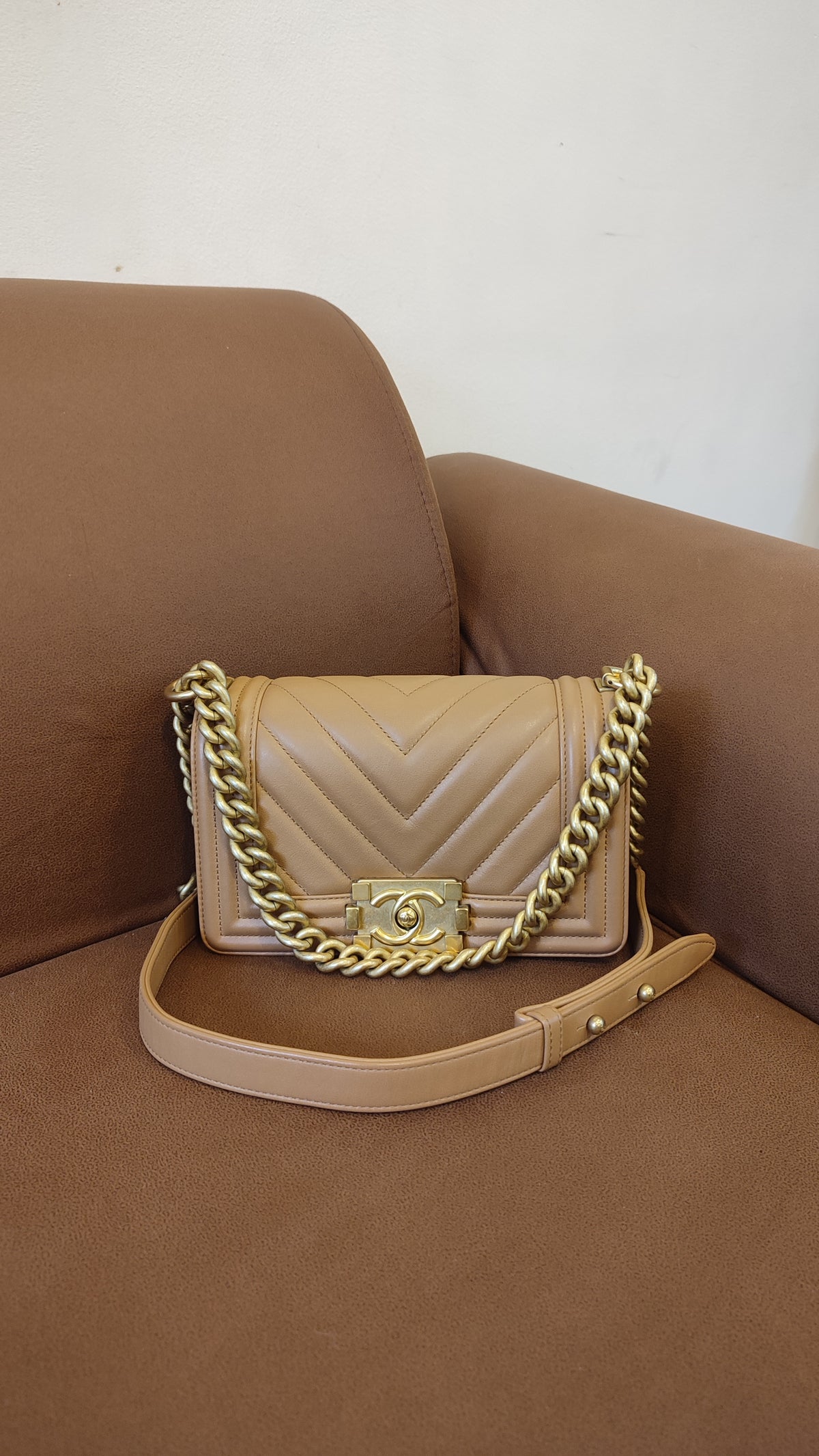 Chanel CC Le Boy Chevron Lambskin Beige Small Series 28