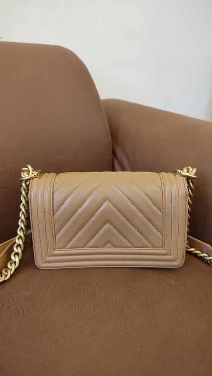 Chanel CC Le Boy Chevron Lambskin Beige Small Series 28