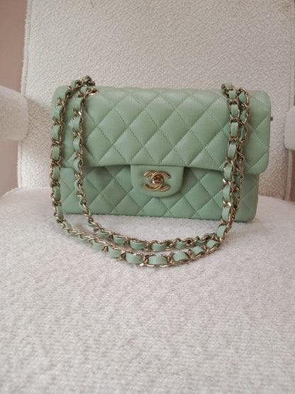 Chanel 24C Timeless Classic Double Flap Caviar Green Caviar Microchipped