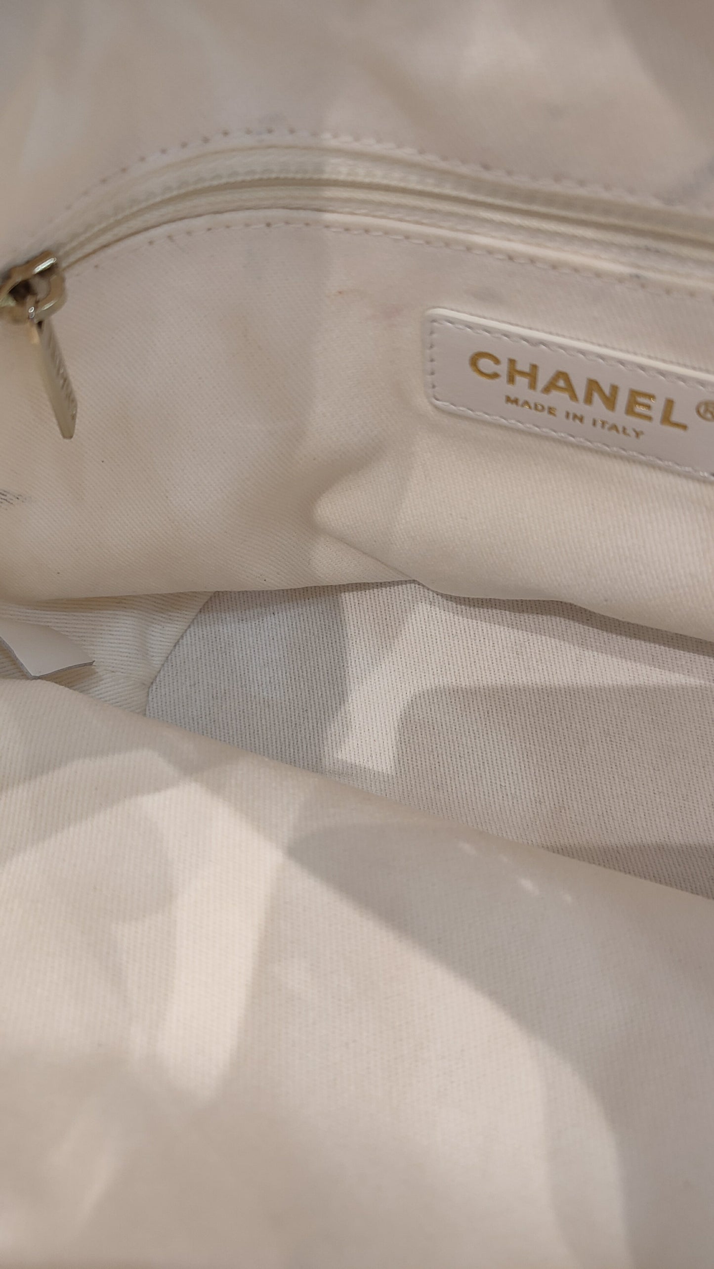 Chanel Deauville Hobo Bucket Bag White Series 29