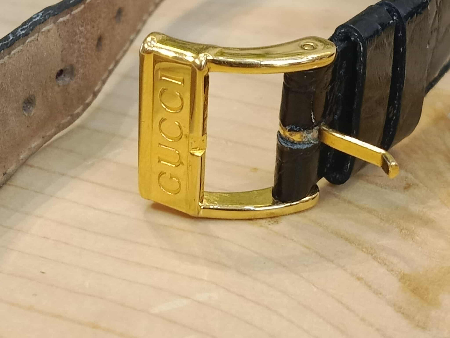 Gucci Men Gold Plated Band Wristwatch