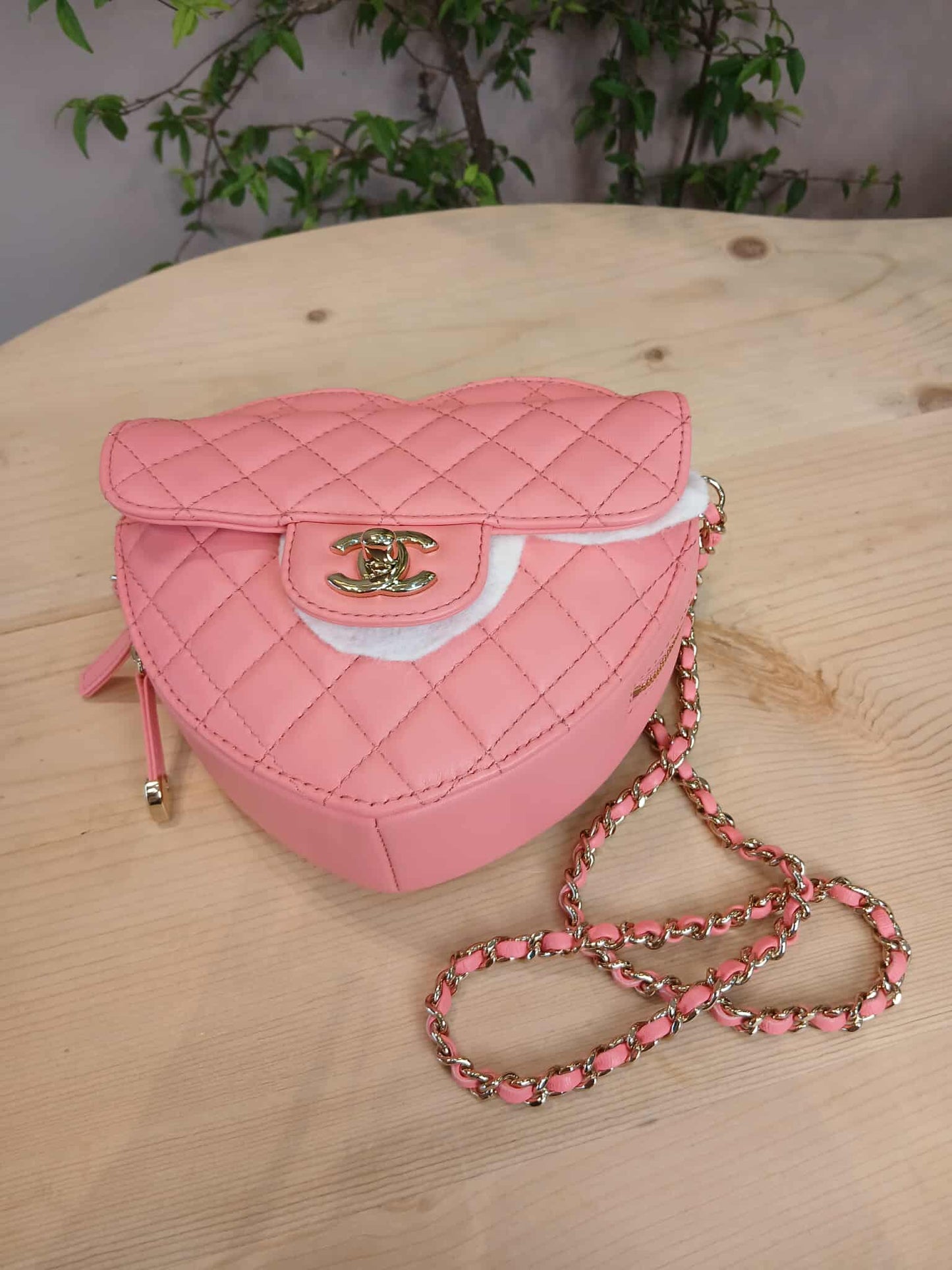 Chanel CC in Love Heart Bag Lambskin Pink Microchipped