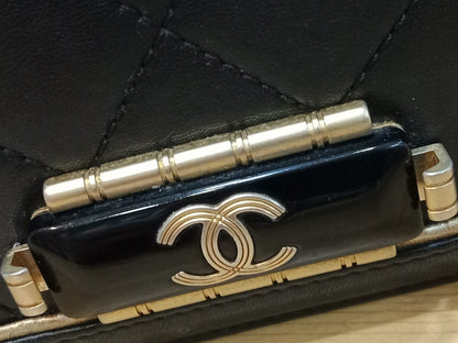 Chanel CC Crossing Leather Chain Shoulder Bag Lambskin Series 23