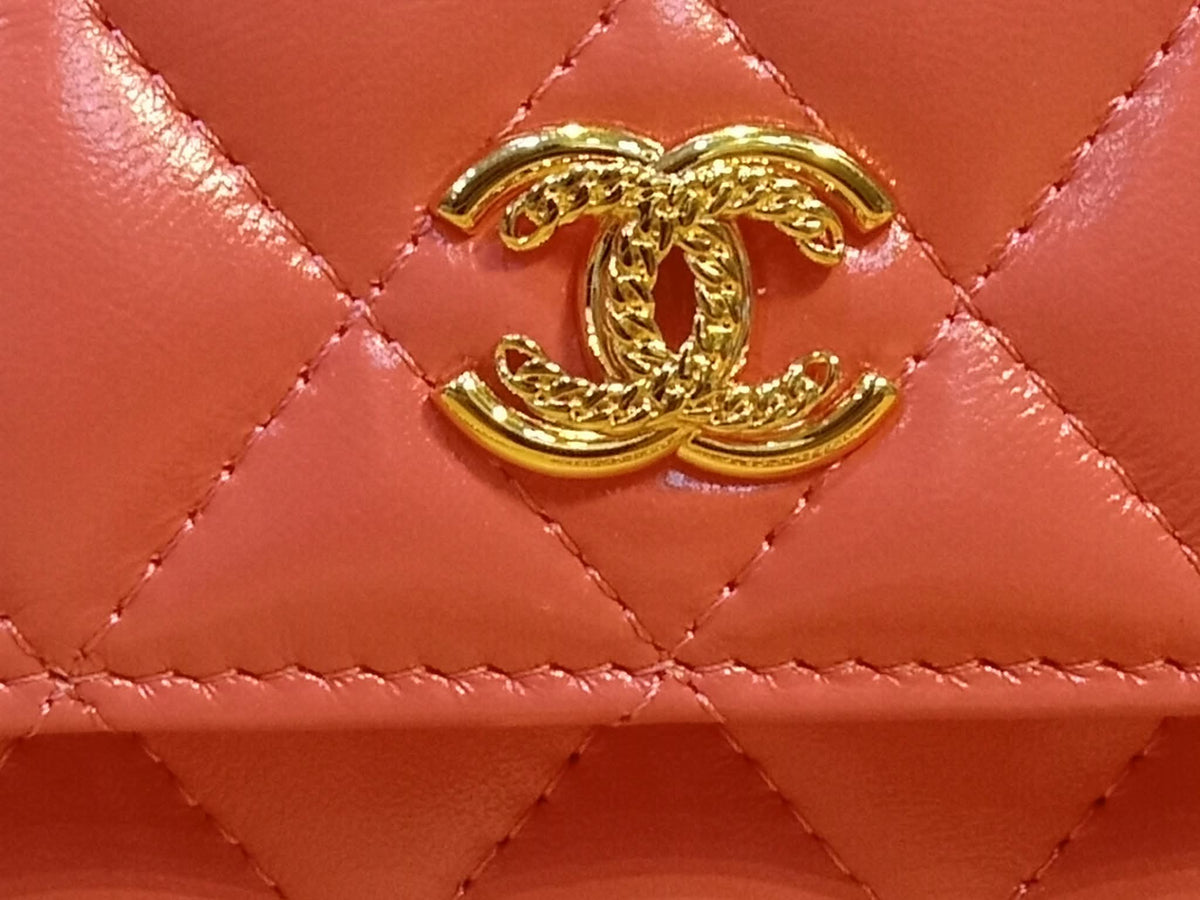 Chanel VIC Gift Quilted Mini Wallet on Chain in Pink/Coral Apricot MIcrochipped