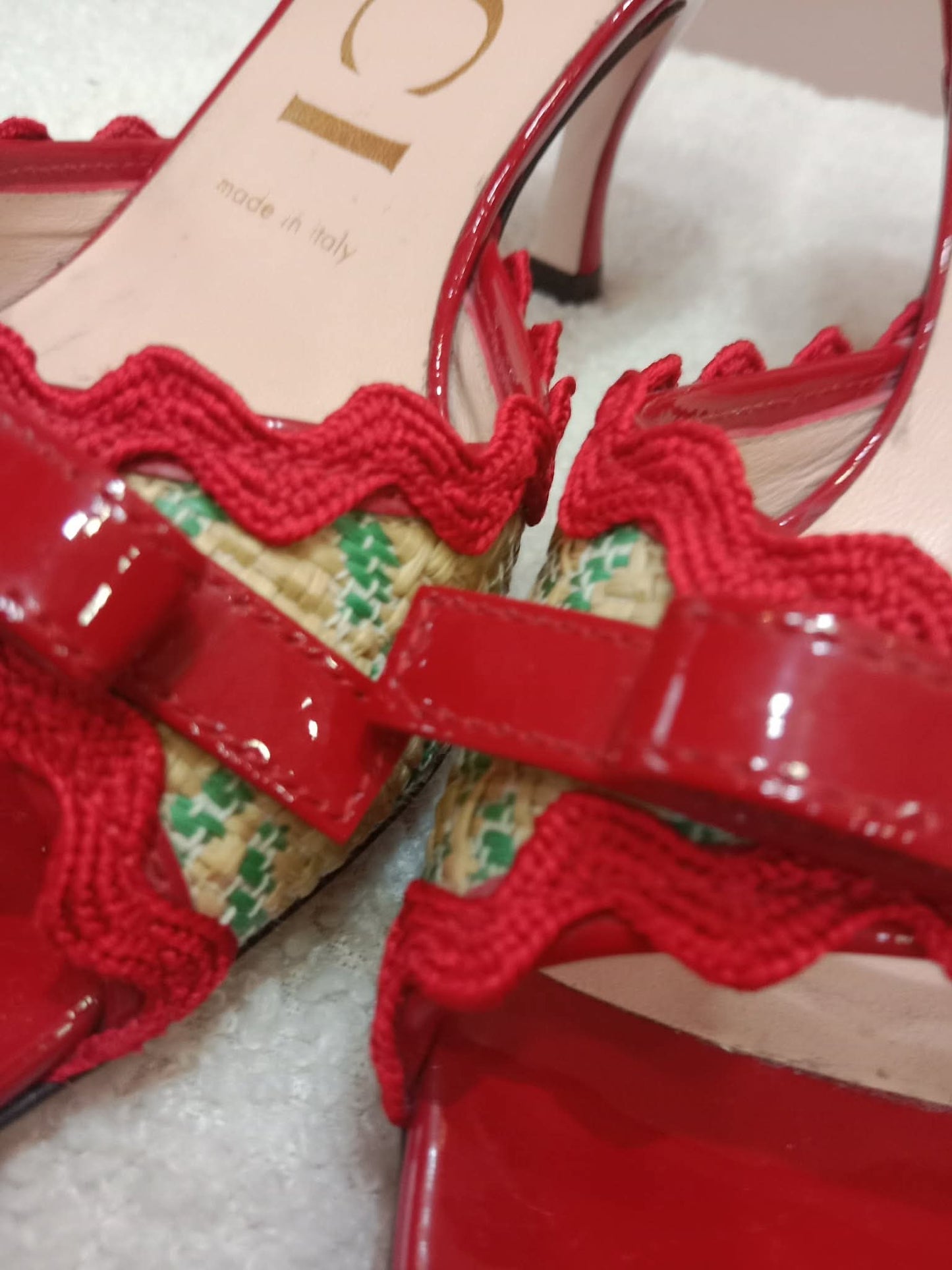 Gucci Kertu Mule Heels Red Patent Leather Trim and Bow Detail Size 36