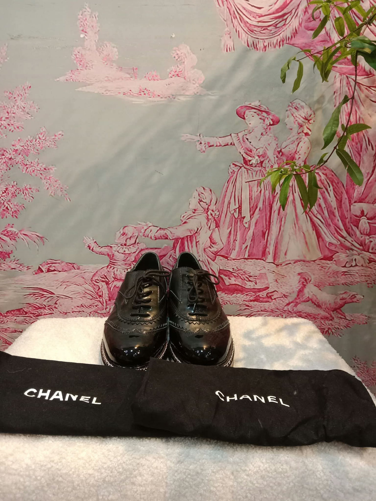 Chanel Black Patent Calfskin CC Brogue Lace-Up Oxford Size 38