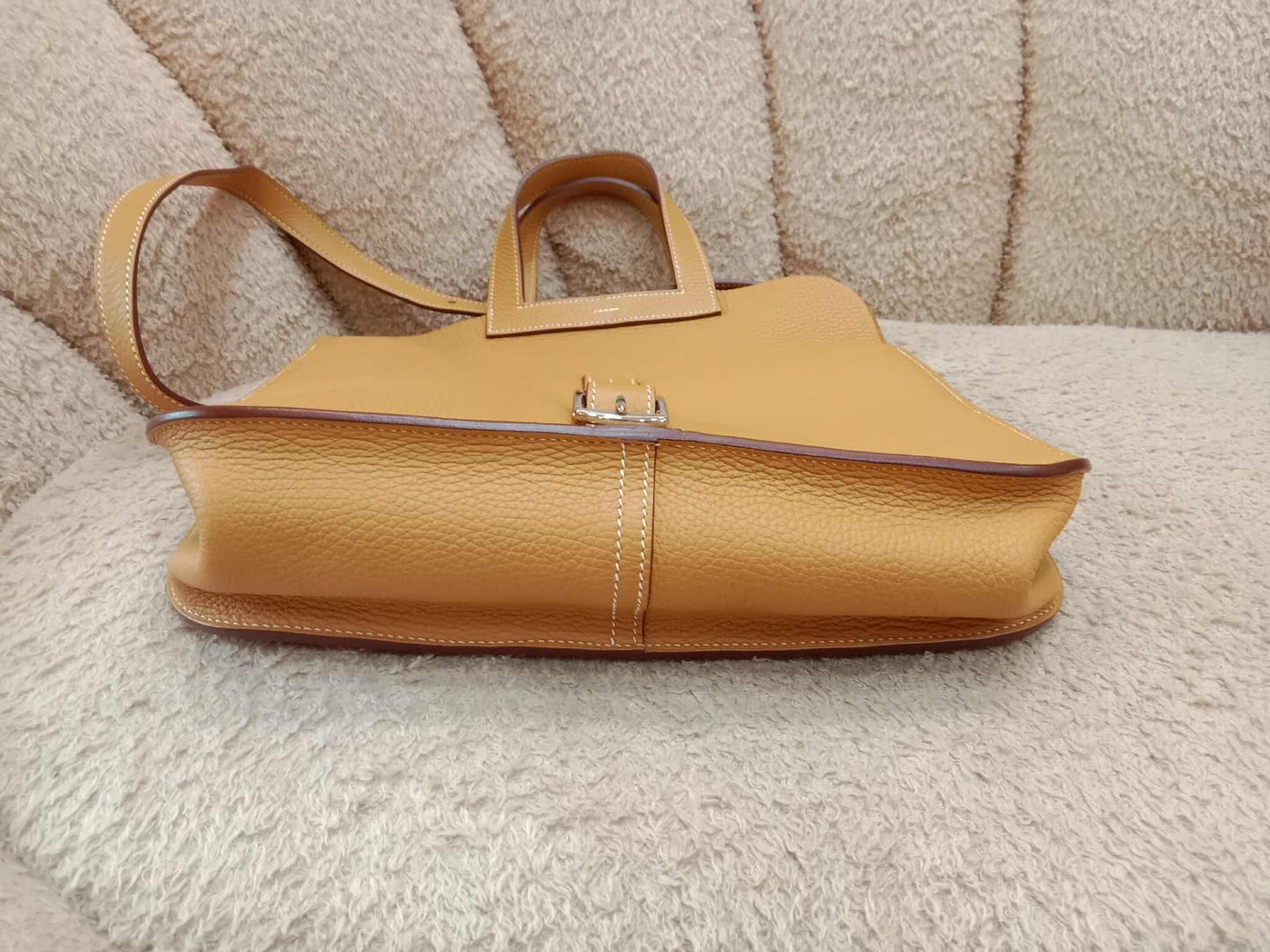 Hermes Halzan 31 Jaune Ambre Clemence Stamp R Square 2014