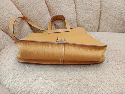 Hermes Halzan 31 Jaune Ambre Clemence Stamp R Square 2014