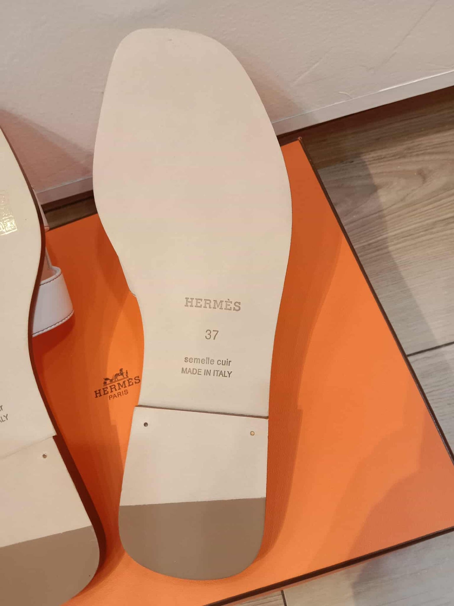 Hermes Oran Blanc Size 37