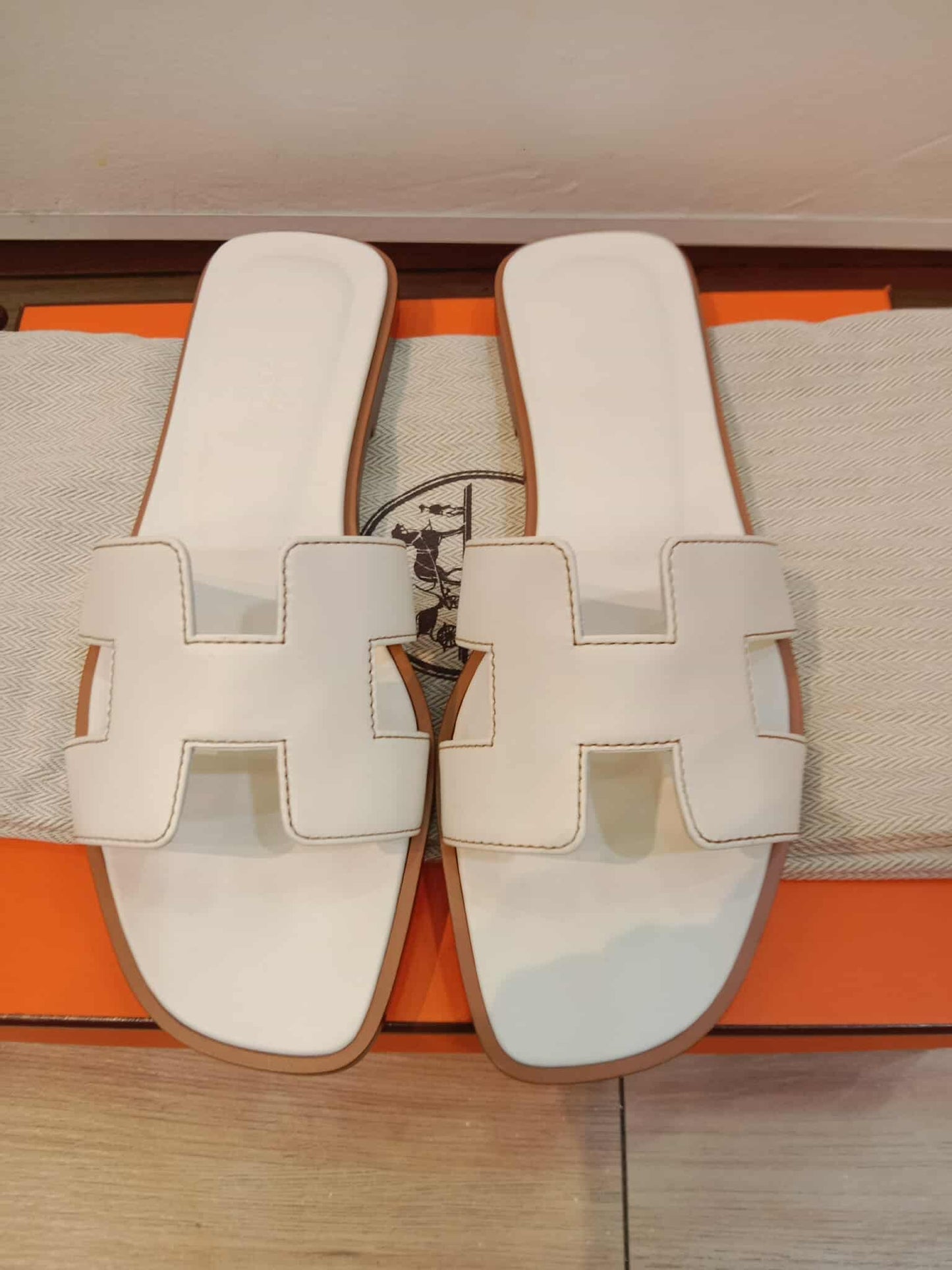Hermes Oran Blanc Size 37