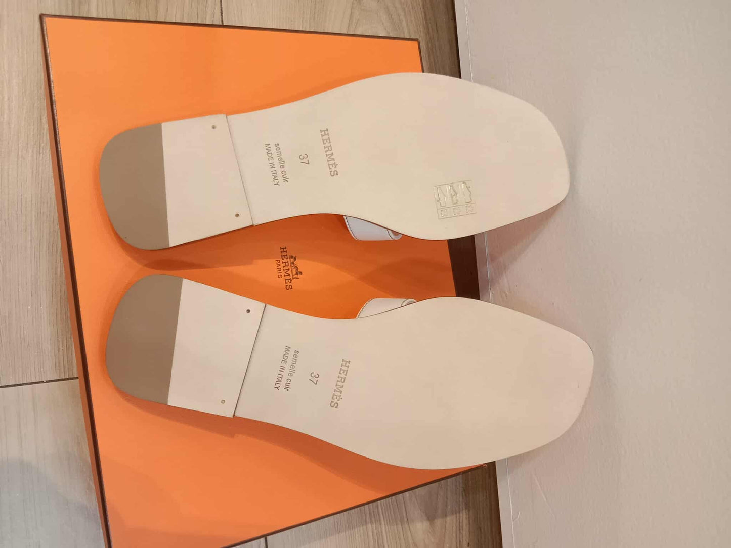 Hermes Oran Blanc Size 37