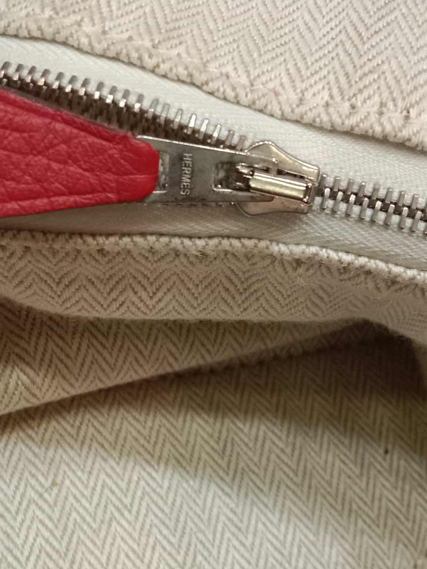 Hermes Victoria 43 Clemence Red Stamp R 2014