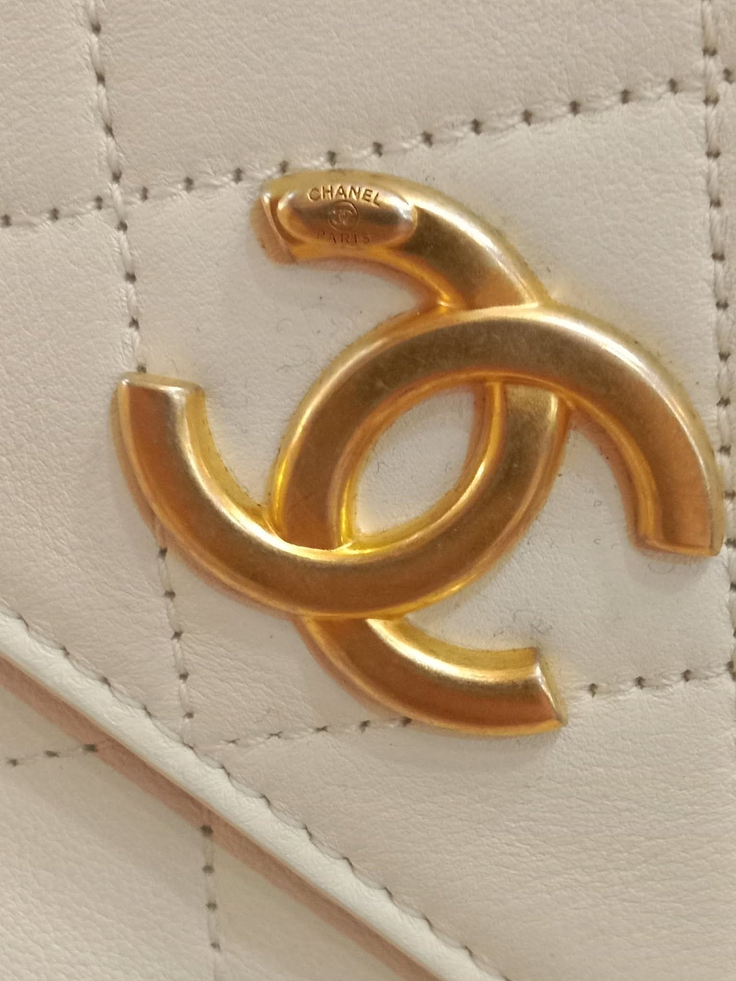 Chanel 21S Hobo Bag Qulted Lambskin White Series 31
