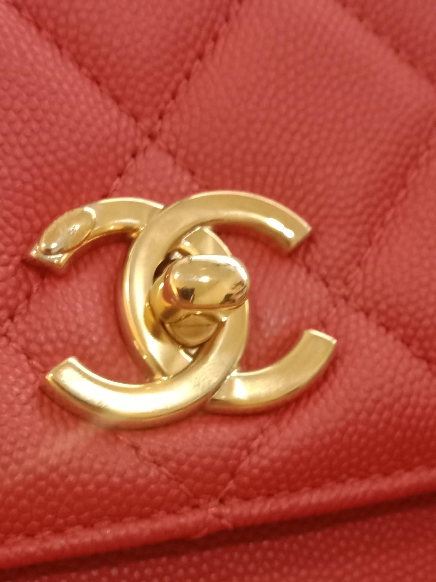 Chanel Business Affinity Red Medium Series 28