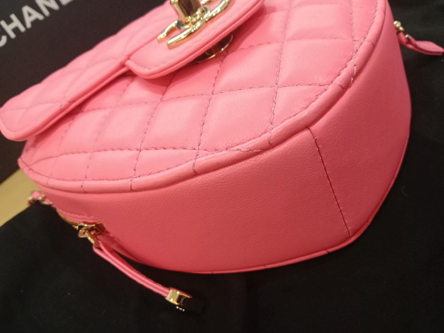 Chanel CC in Love Heart Bag Lambskin Pink Microchipped