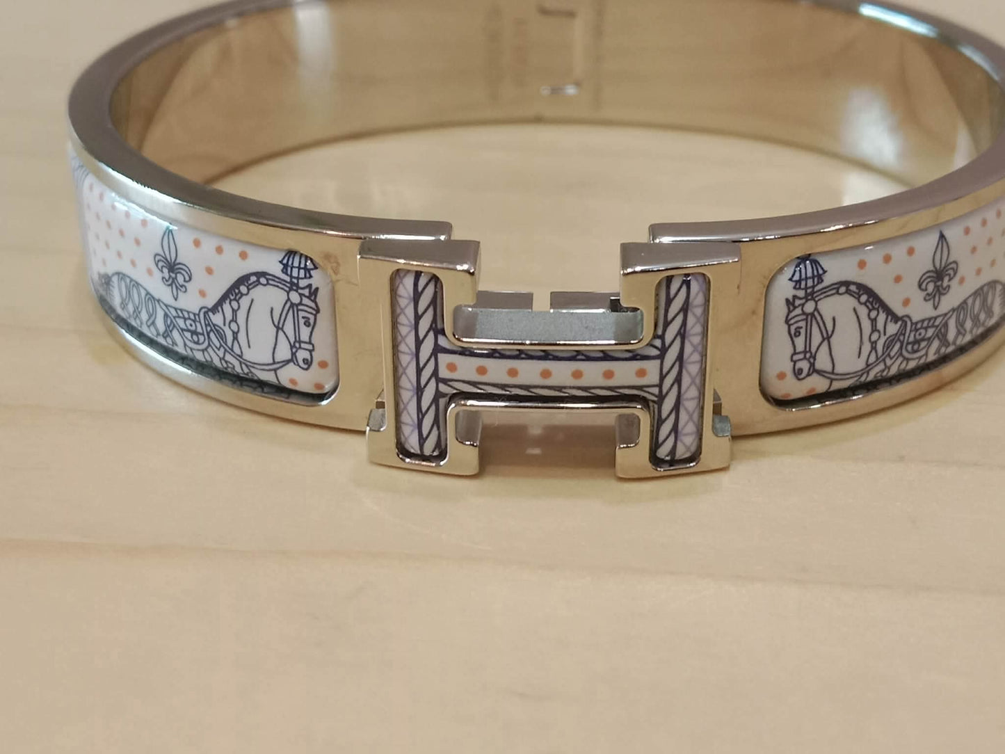 Hermes Clic H Bracelet in the "Grand Apparat Remix" Pattern White Enamel Printed Band Palladium-Plated Hardware GM Size