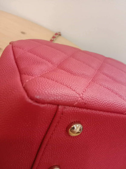Chanel Business Affinity Red Medium Series 28
