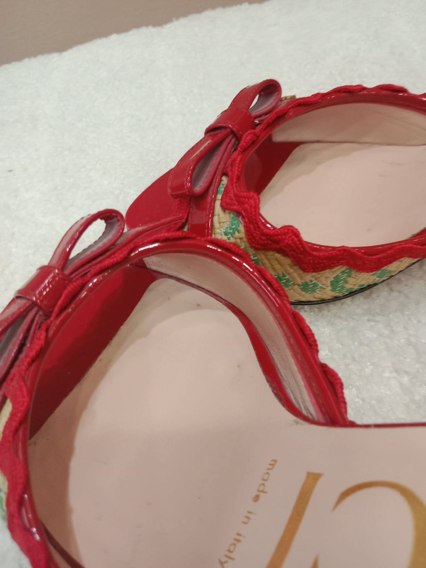 Gucci Kertu Mule Heels Red Patent Leather Trim and Bow Detail Size 36