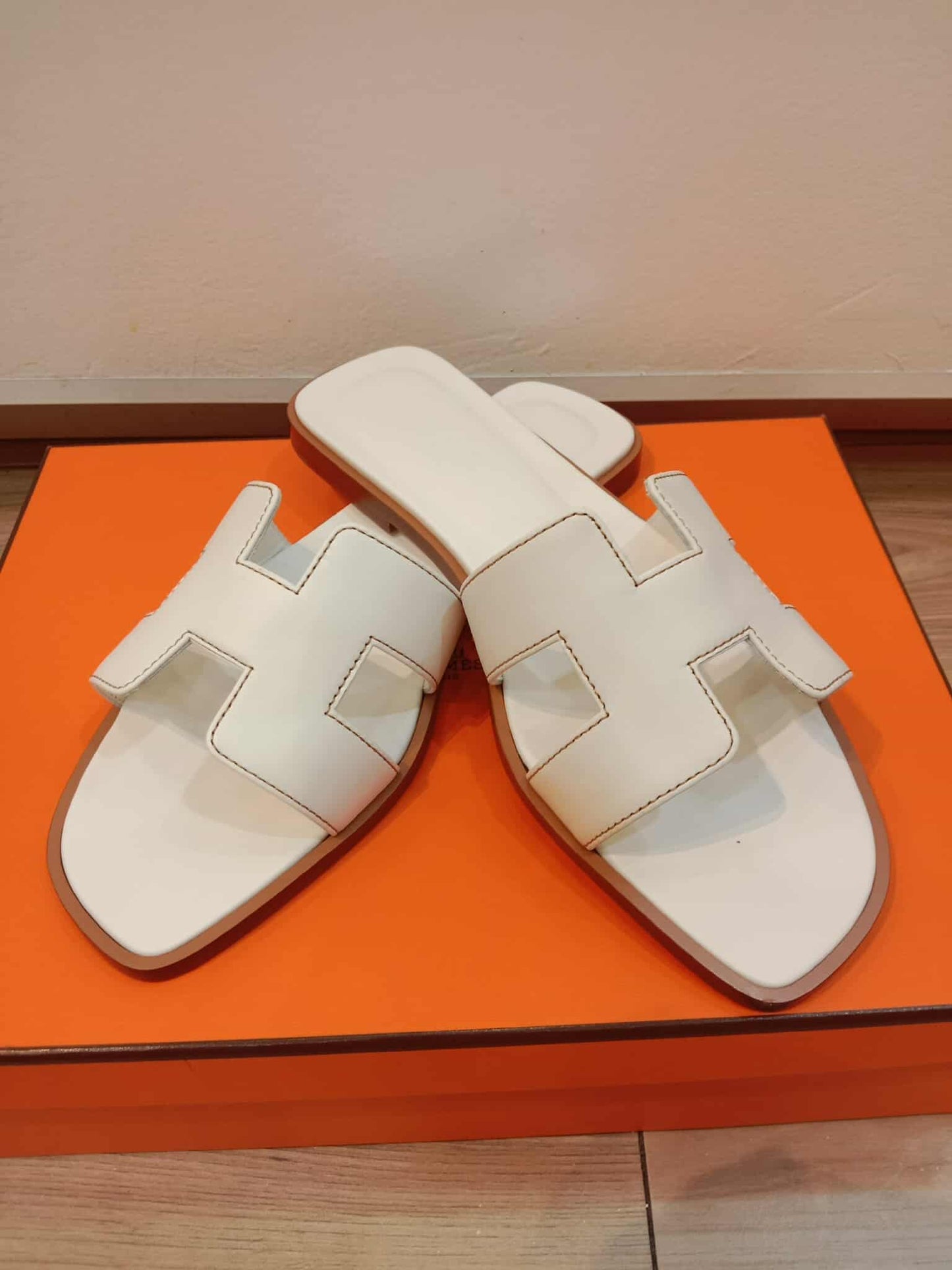 Hermes Oran Blanc Size 37
