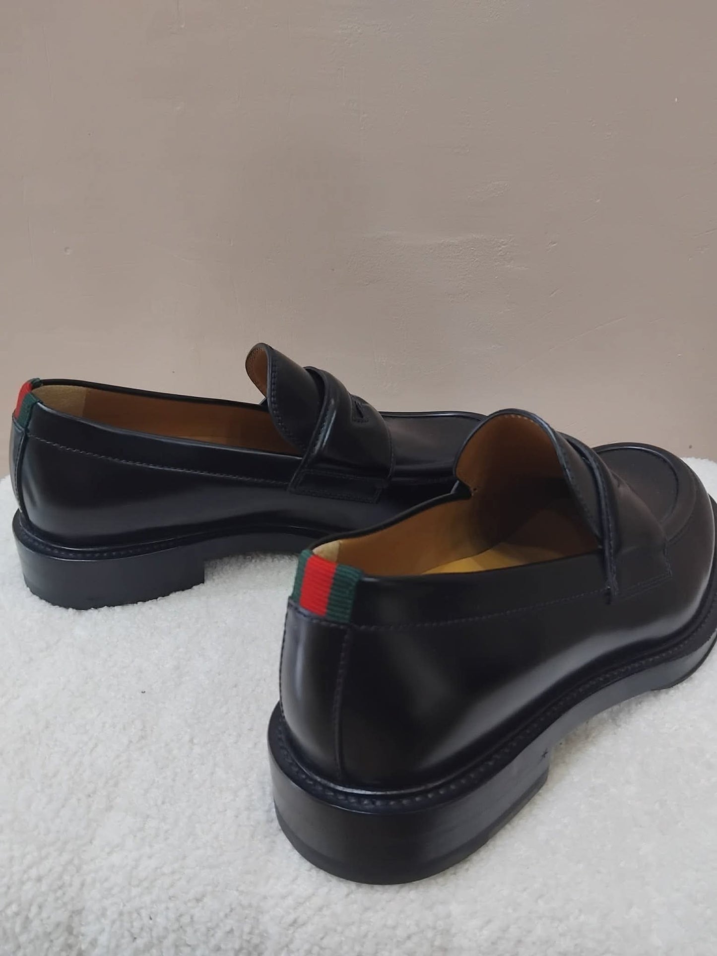 Gucci Men's Black Leather Loafers Size 7