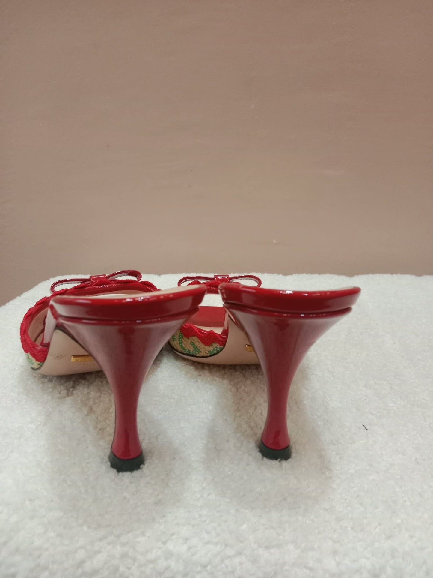 Gucci Kertu Mule Heels Red Patent Leather Trim and Bow Detail Size 36