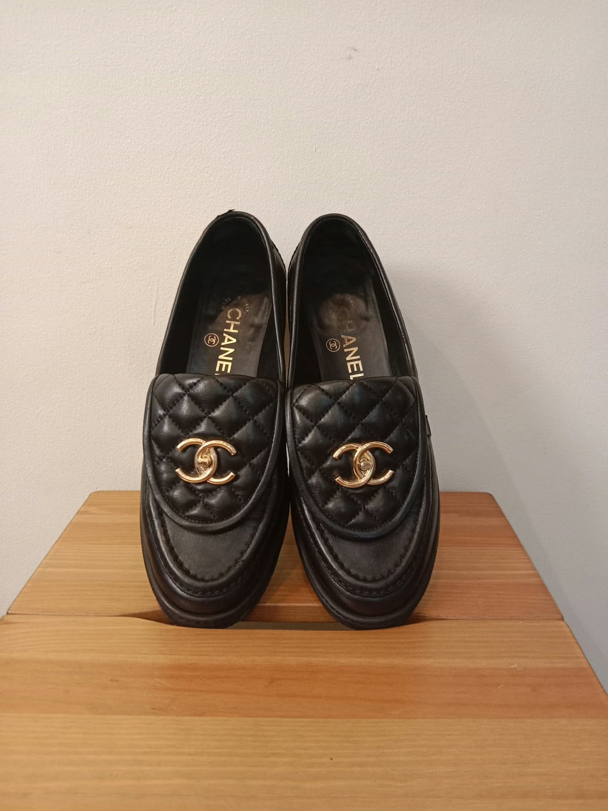 Chanel Quilted Lambskin CC Turn-Lock Loafers Black Size 37 Fullset