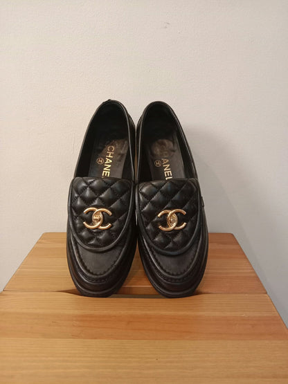 Chanel Quilted Lambskin CC Turn-Lock Loafers Black Size 37 Fullset